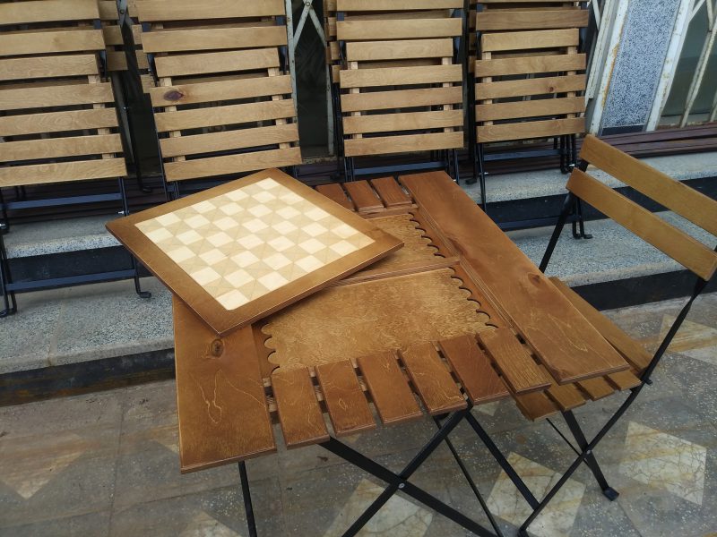 میز و صندلی چوب فلز دو نفره با دو صفحه بازی